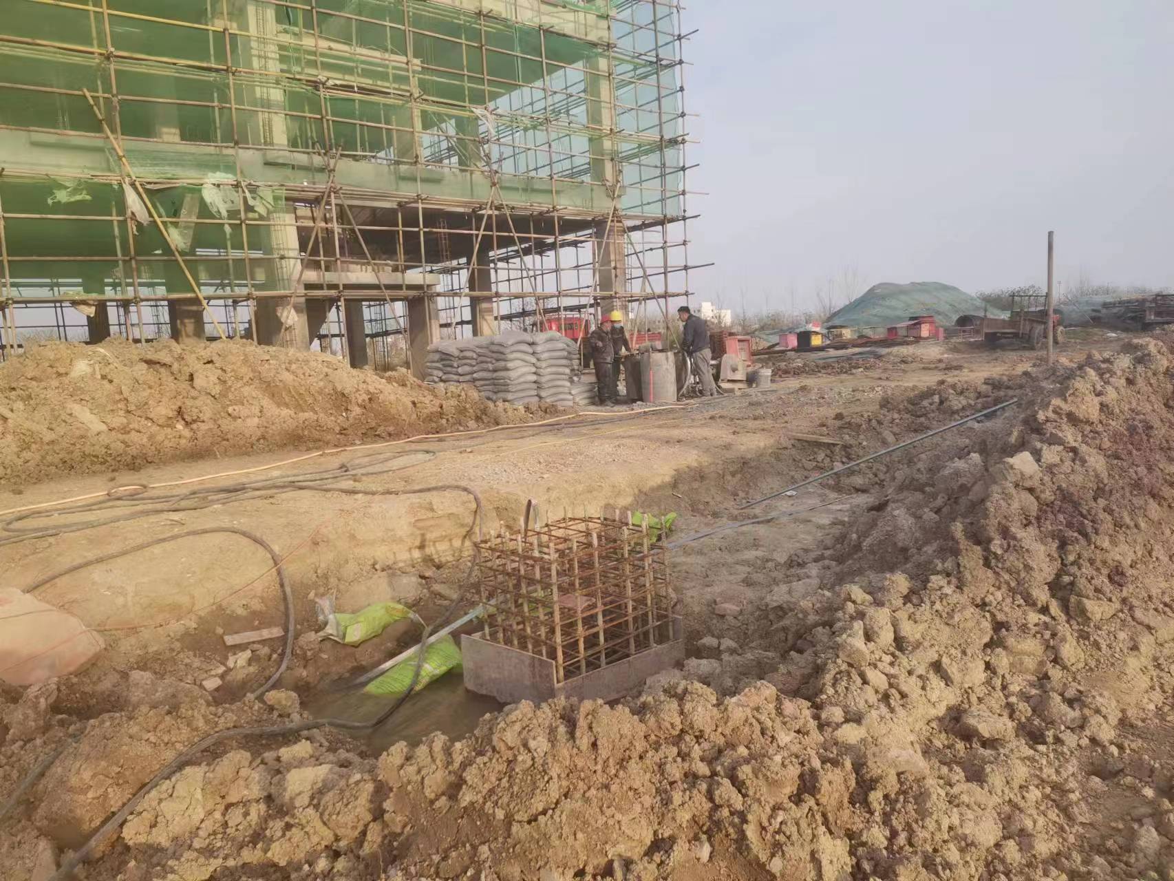 和舍镇当桥梁出现裂缝的时候应该及时加固修补